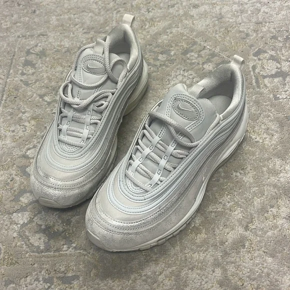 Silver Metallic Women’s Nike Air Max 97 'Light Bone' DX0137-002 (size 10) - Picture 3 of 9